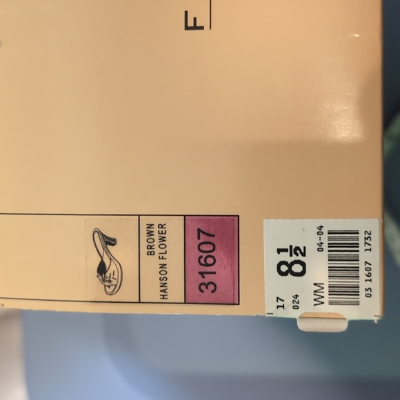 FIONI Brown Floral Dress Sandals 3" Heels Leather Uppers Size 8 1/2 - Picture 9 of 9